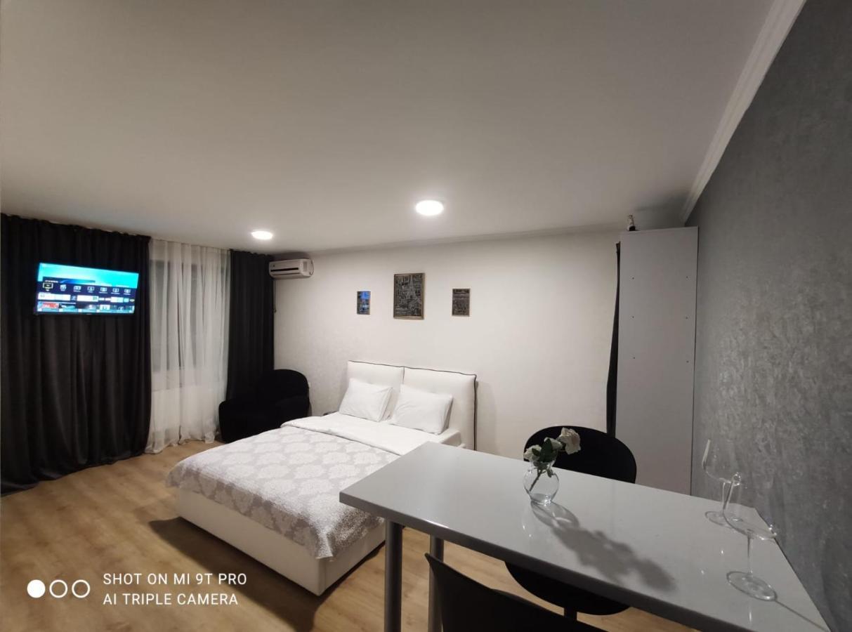 Studio In The Center Apartment Chisinau Exterior photo
